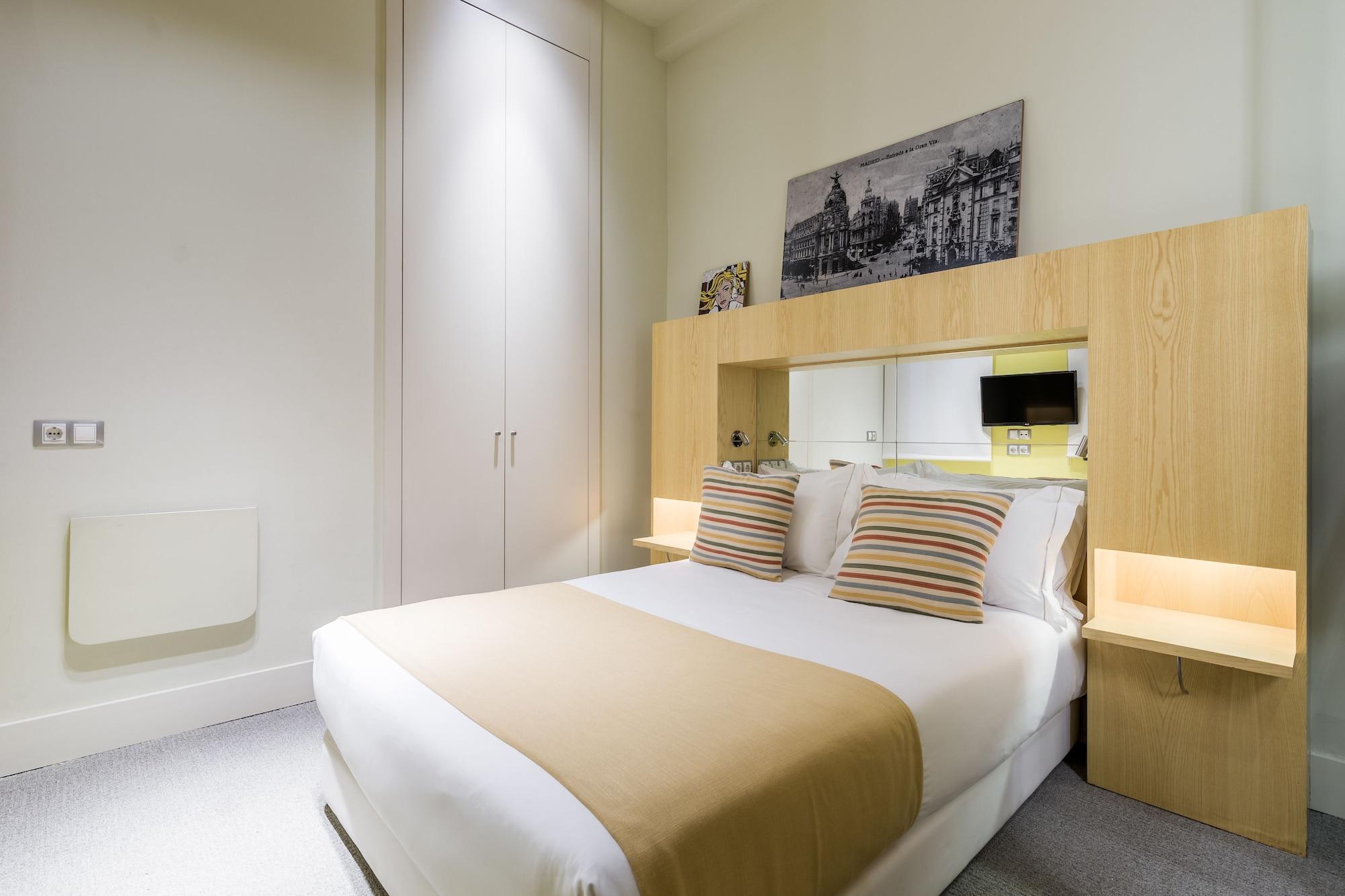 รูมเมท อลิเซีย Hotel มาดริด ภายนอก รูปภาพ