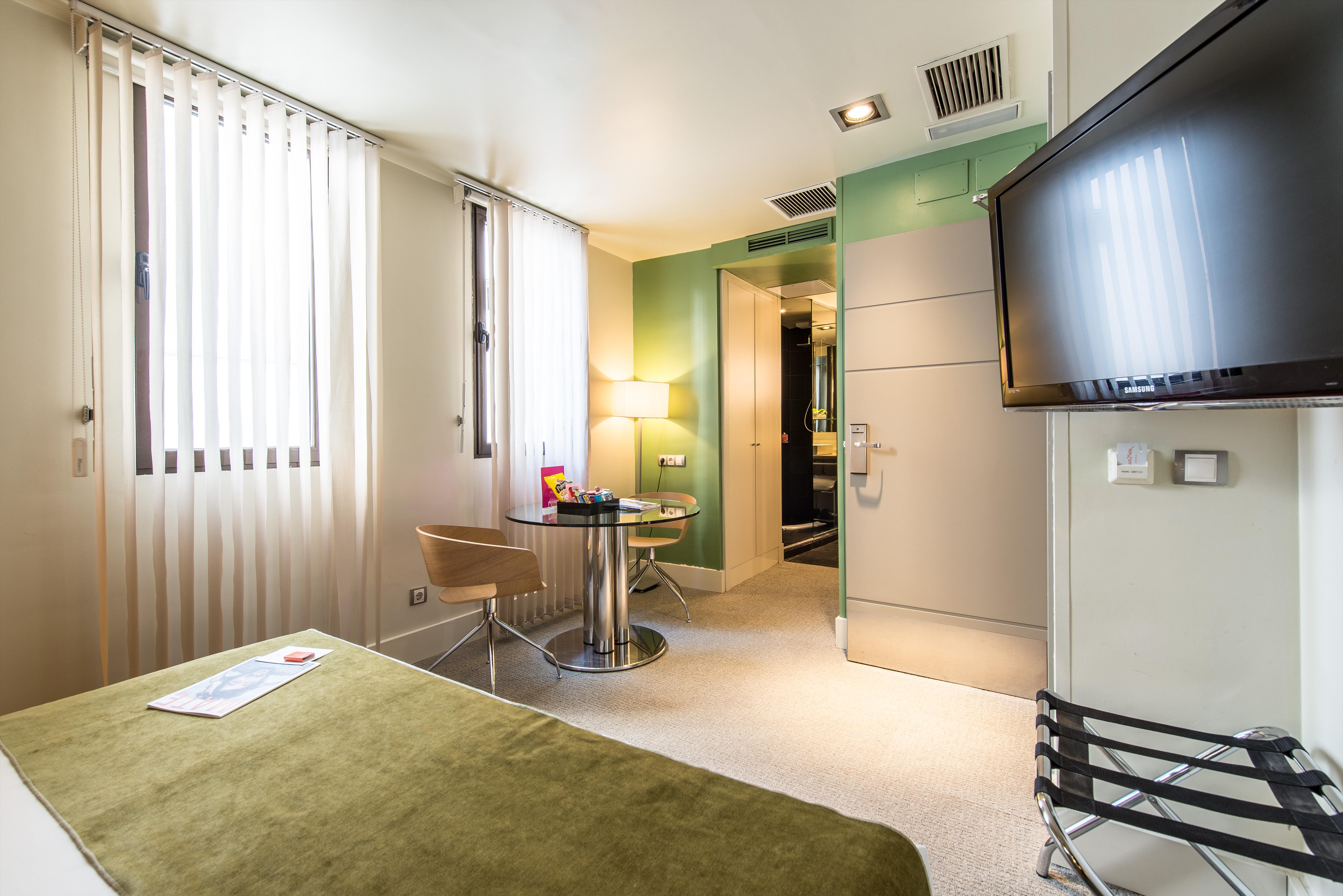 รูมเมท อลิเซีย Hotel มาดริด ภายนอก รูปภาพ